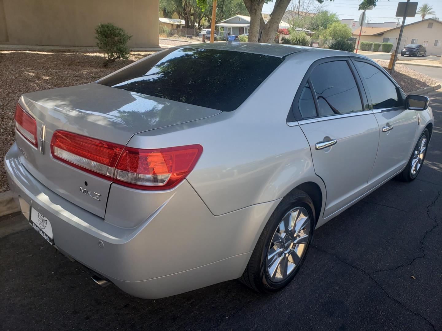 2010 /gray and black Lincoln MKZ base (3LNHL2GCXAR) with an 3.5L V6 DOHC 24V engine, 6-Speed Automatic transmission, located at 323 E Dunlap Ave., Phoenix, AZ, 85020, (602) 331-9000, 33.567677, -112.069000 - Photo#3